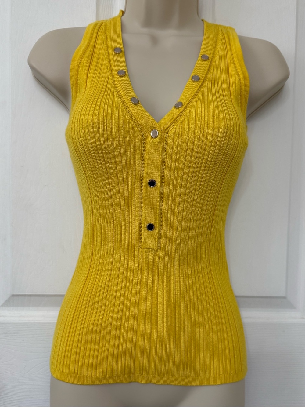 White House Black Market Yellow Ribbed Tank XS Snap Front Stretch Top - Picture 3 of 9